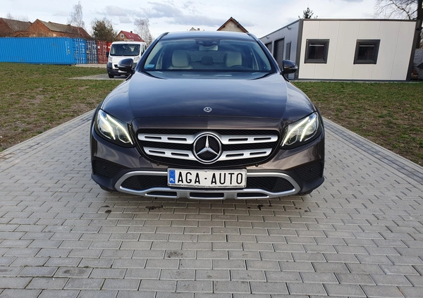 Mercedes-Benz Klasa E cena 139999 przebieg: 248000, rok produkcji 2017 z Biała małe 667